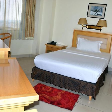 Civitas Hotel Кигали Экстерьер фото
