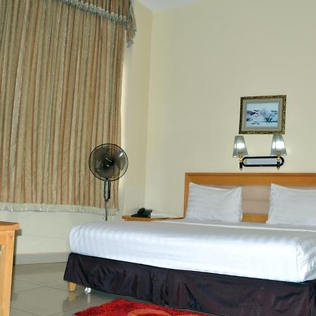 Civitas Hotel Кигали Экстерьер фото