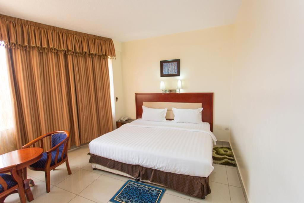 Civitas Hotel Кигали Экстерьер фото