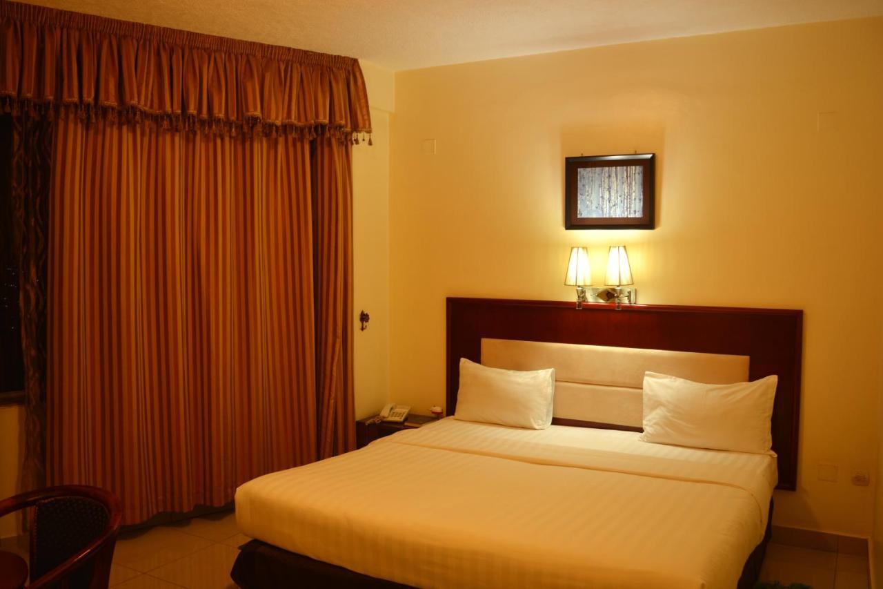 Civitas Hotel Кигали Экстерьер фото